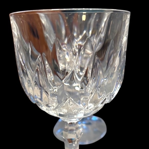 Elegant Crystal Wine Glass Set - Picture 3 of 14